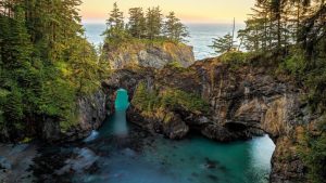 If you’re looking for a cheap and budget-friendly area on the Oregon coast, then Brookings is the place to go for cheap hotels in brookings oregon.